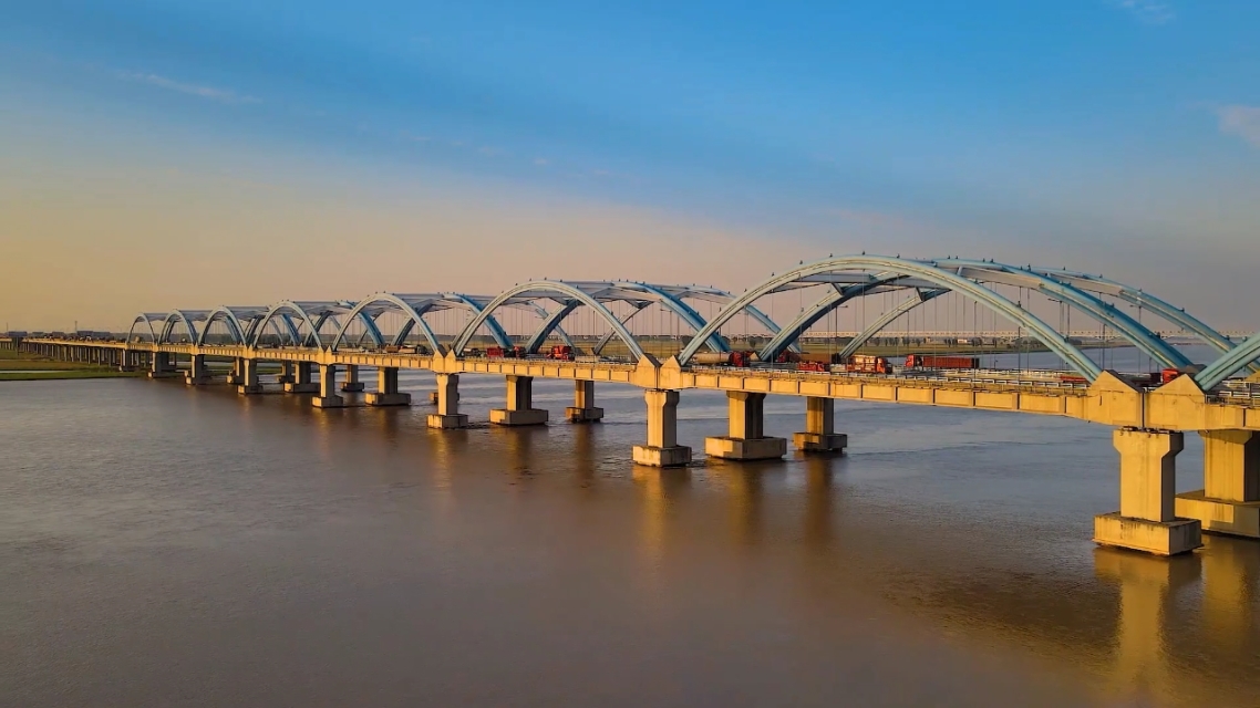 Long-span river bridge used for cable force and vibration monitoring